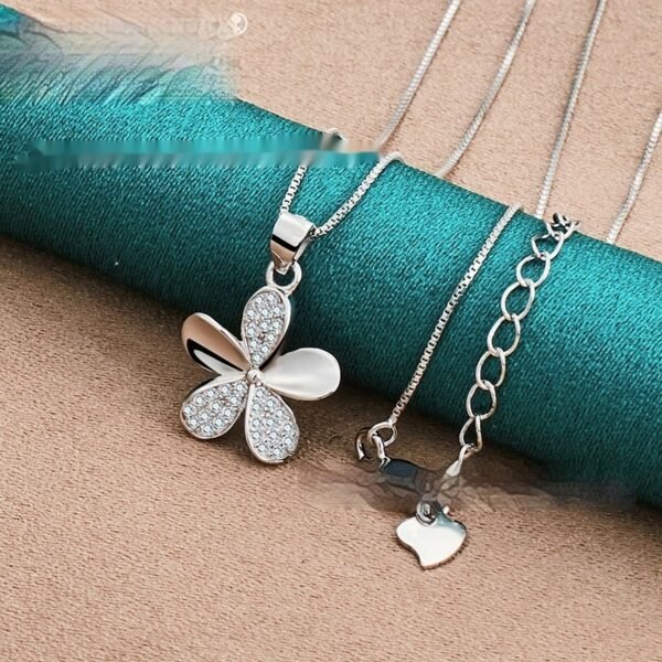 Collier pendentif fleur, chaîne fine, chaîne serpent