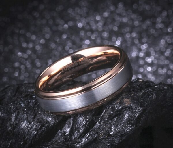 Bague en tungstène or rose brossé fin