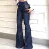 Pantalon en denim brut pour femme, taille haute, bas évasé.