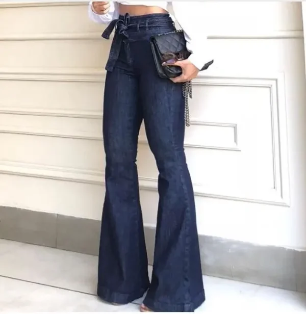 Pantalon en denim brut pour femme, taille haute, bas évasé.