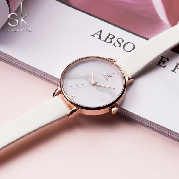 Montres en cuir blanc femme étanche