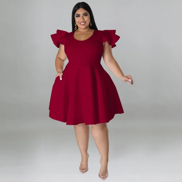 Robes de grande taille couleur unie à volants et manches courtes