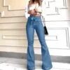 Pantalon en denim brut pour femme, taille haute, bas évasé.