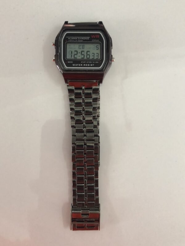 Montre électronique à bracelet en acier